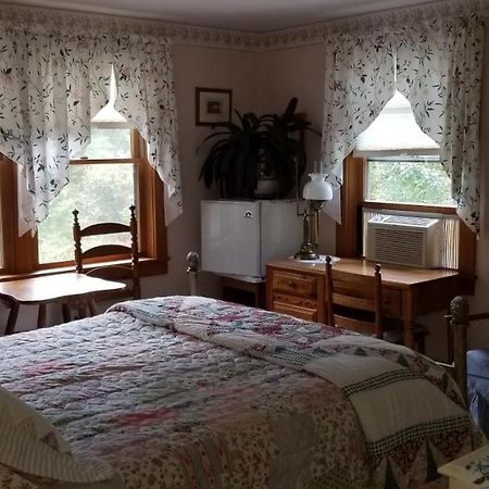 Eastgate Inn B&B Lenox Eksteriør billede